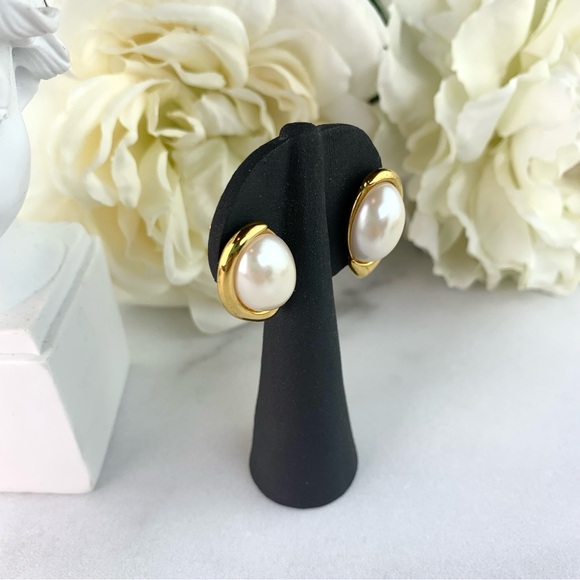 Vintage Napier Gold Tone Faux Pearl Oval Earrings - Picture 4 of 6